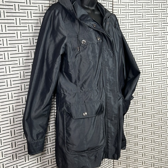 Pendleton nylon and poly Rain jacket - Picture 3 of 15